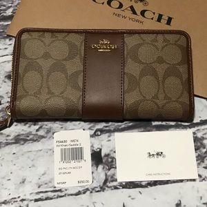 Coach Signature Wallet NWT Tan & Brown